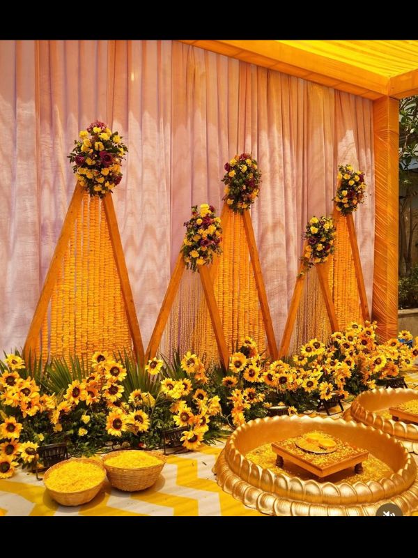 TRENDY TRINGLE BACKDROP