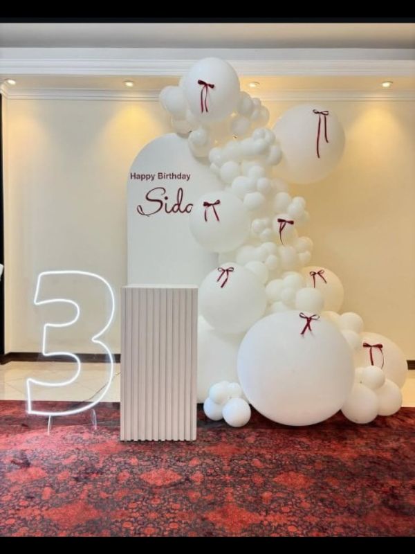 DREAMY BOW BALLOON DECOR