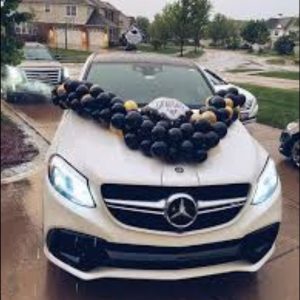 BLACK AND YELLOW BALLOONS CAR DECOR