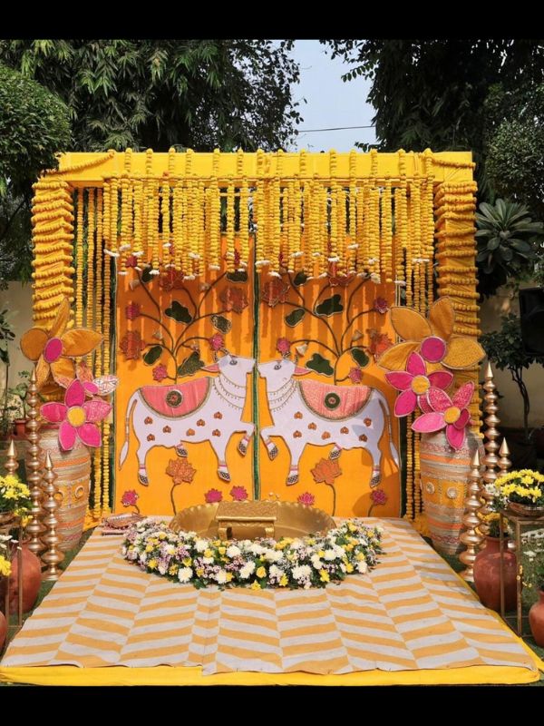 TRADATIONAL TRENDY HALDI SETUP